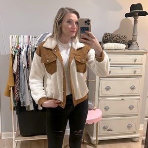 Flap pocket teddy lined jacket corduroy and white polyester